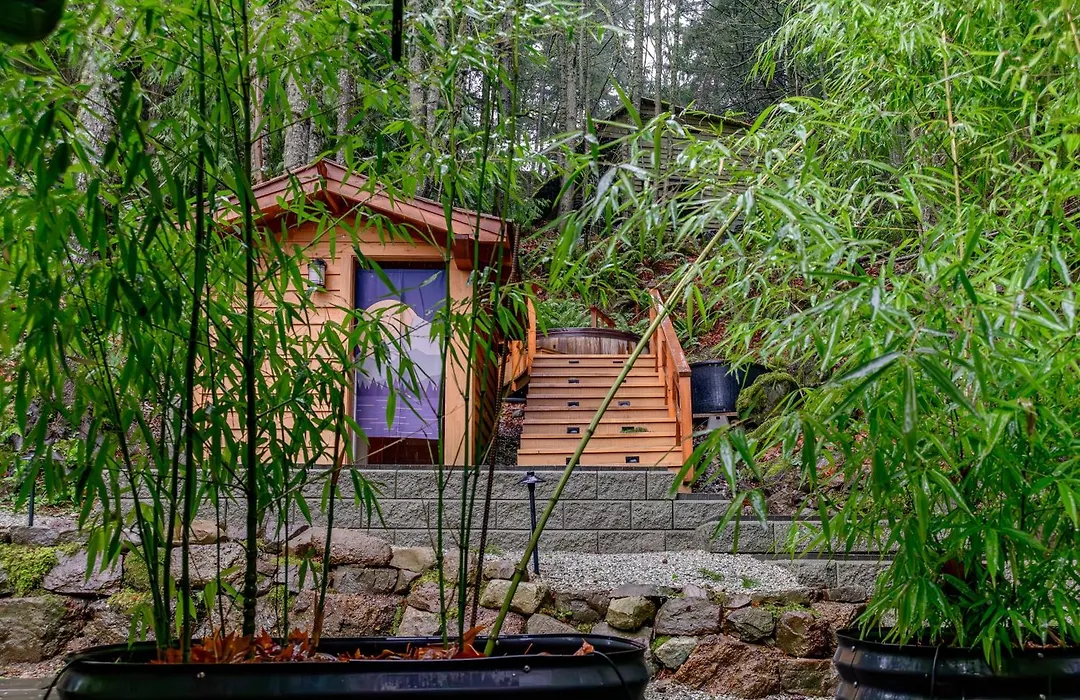 Sungate On Salt Spring - Luxurious Suite With Cedar Hot Tub & View-1